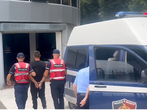 Korçë/ Mbërrin në Gjykatën e Korçës autori i dyshuar i vrasjes së 52-vjeçares Kozeta Teço në Pogradec