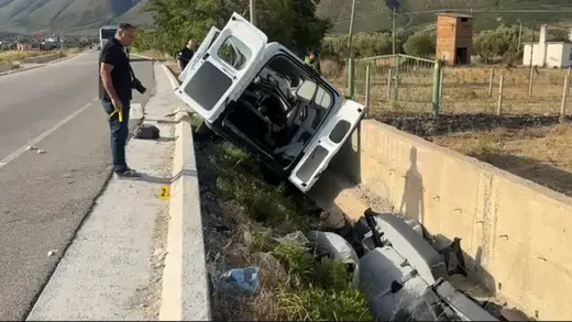 Serious morning accident: 52-year-old man dies after losing control of van carrying workers