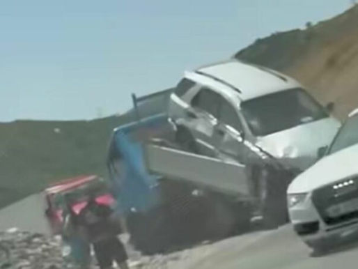 Karrotreci me një automjet të ngarkuar përfshihet në aksident në aksin Librazhd–Elbasan, shmanget tragjedia