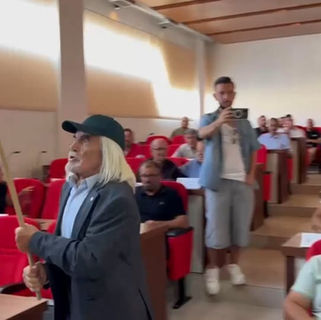 Only 20 minutes long was the meeting in Maliq, debates over the Territorial Reform