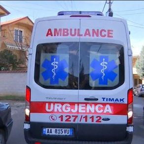 AKSIDENT/ 4 persona të një familjeje dërgohen në spital