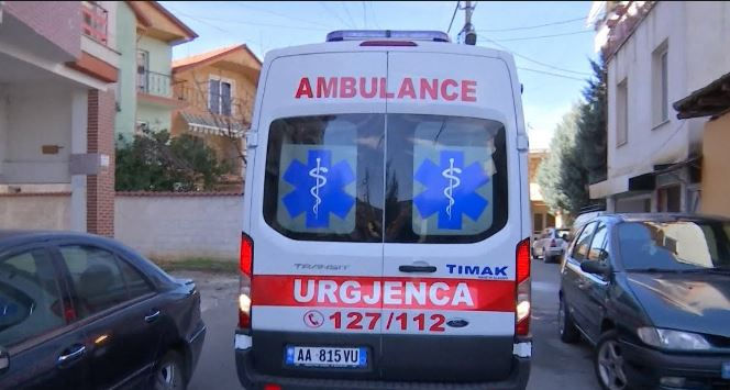 AKSIDENT/ 4 persona të një familjeje dërgohen në spital