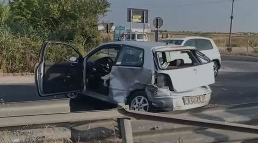 ACCIDENT this morning / Volkswagen and minibus collide at an intersection