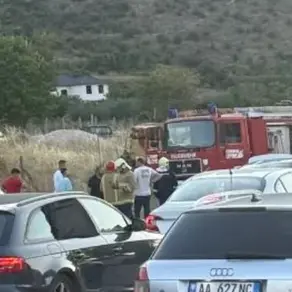 AKSIDENT/ Përplasen dy automjete. Volkswageni përplaset me një Fiat