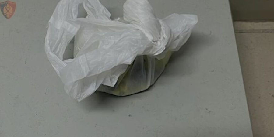 EMRAT/ “Furnizonin” me kokainë zona të ndryshme, 4 të arrestuar