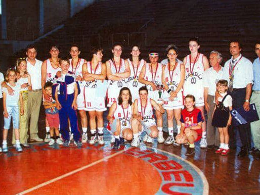 Shpërthimi i suksesit të basketbollit femra të Skënderbeut, 25 vjet më parë fituan titullin e kampionit njihuni me vajzat...