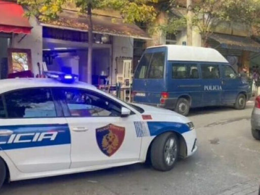 Kërcënoi me pistoletë sportive punonjësit e njësisë administrative, e pëson 84-vjeçari në Maliq. Në banesë iu gjetën…