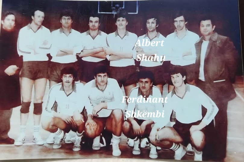 Një datë, dy histori: Kujtohen Albert Shahu dhe Fredi Shkëmbi, legjendat e volejbollit korçar