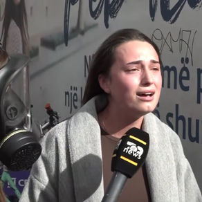 ''Mami më fal'', studentja përlotet në protestë: Po na marrin të ardhmen, nuk kemi më çfarë të humbim