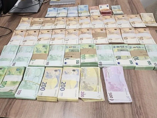 Sekuestrohen 300 mijë euro në doganë