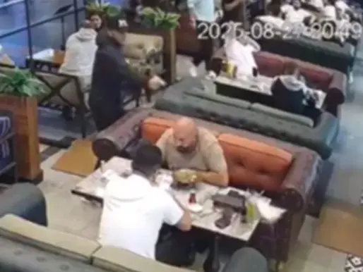 Po darkonte me mikun e tij në një restorant, ekzekutohet ish-presidenti i klubit turk