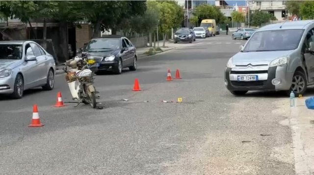Aksident i rëndë/ Përplaset makina me motomjetin, një i plagosur rëndë