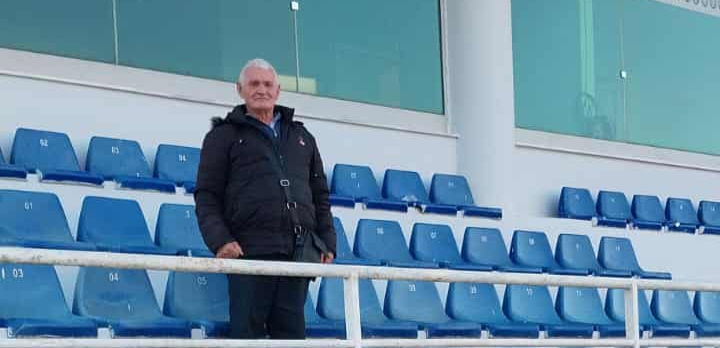 Nuk rri dot pa Skënderbeun: rrëfimi prekës i Agim Muços, tifozit që sfidon moshën