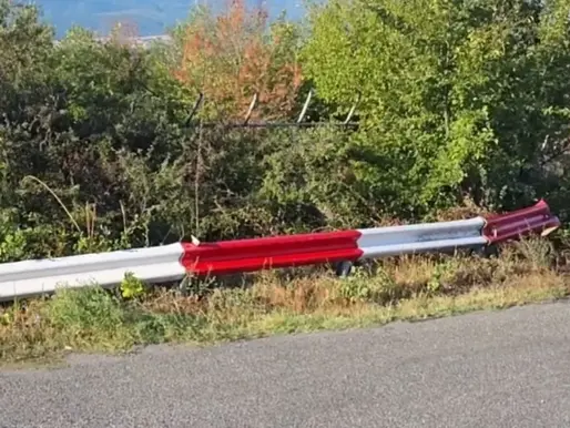 Greece, car crashes into roadside barriers. 28-year-old driver loses his life