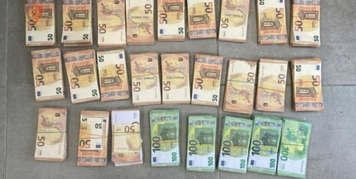 (NAME) / Stolen car and thousands of euros in counterfeit money found in the apartment. 19-year-old arrested
