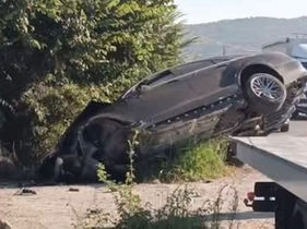 ACCIDENT this Tuesday morning / Vehicle goes off the road and ends up in a ditch