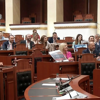 “Rama resign”, DP deputies start chanting in Parliament