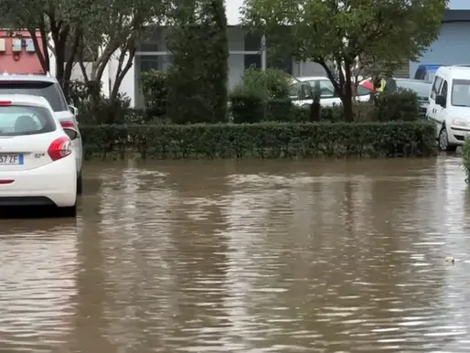 Moti i keq 'paralizon' Shqipërinë, anulohet mësimi në disa shkolla