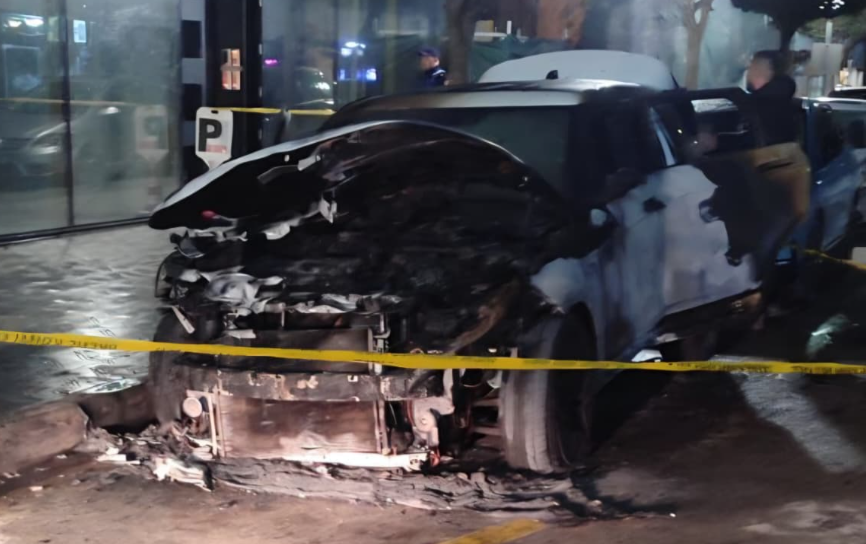 POGRADEC: PHOTO/ Range Rover catches fire in Neighborhood No. 1 at around 03:50 a.m.