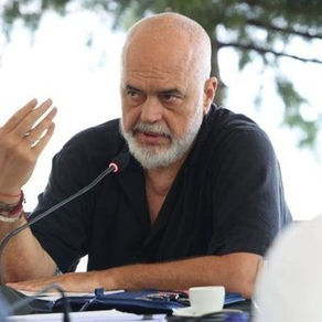 Rama në Korçë, të moshuarit kërkojnë ta takojnë: Marrim 10 mijë lekë pension në muaj