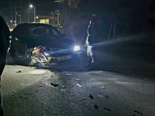 E FUNDIT: Aksident në Libonik/ Makina bëhet copash!