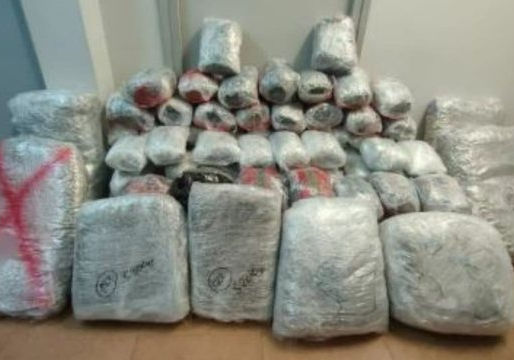 Ndjekje spektakolare në kufi, shoferi braktis mjetin dhe arratiset