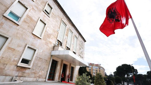 Projektligj i ri për nëpunësit civilë – Qeveria propozon reformimin e shërbimit civil dhe rritjen e transparencës në rekrutim