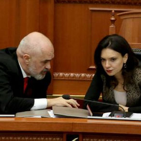 Mes tensioneve në Kuvend, Elisa Spiropali merr një detyrë të re, ja çfarë u vendos