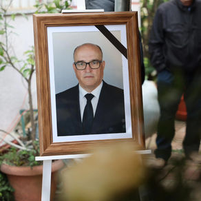 Tragjike/ Humb jetën polici rrugor gjatë shërbimit