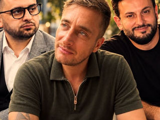 Elton Tozaj nxjerr bisedat er*tike të aktorit të humorit, Rezart Veleshnja komenton…(FOTO)