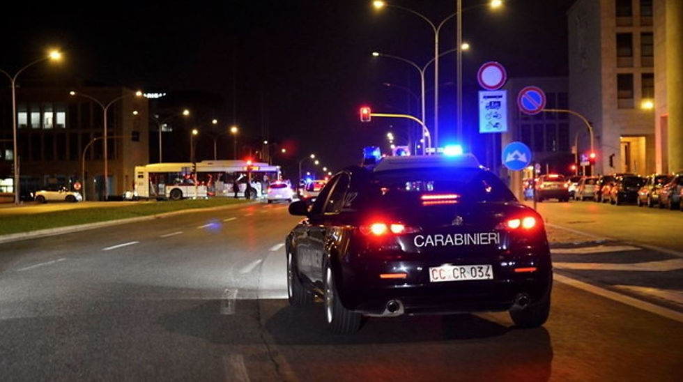 Momente paniku në lokal, klienti i dehur sulmon banakierin dhe kamerierin