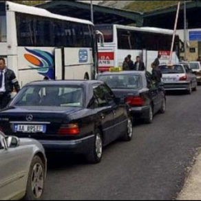 Radhë dhe pritje në Kapshticë, shkak sistemi i ri i kontrollit në palën greke