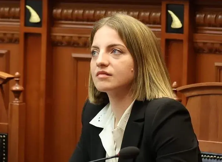 “Do ju shkatërroj”/ Trondit Marjana Koçeku, mesazh Bajrajve të Shkodrës: Nëse familjes sime i preket një fije floku…