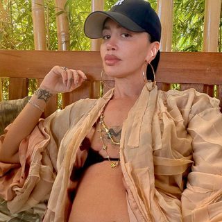 Dafina Zeqiri starts her family holiday in Vlora, appears with a rounded belly