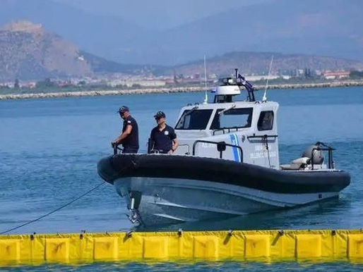 Shqiptari kërkoi ndihmë në mes të detit, policia greke e gjen gomonen plot me kanabis