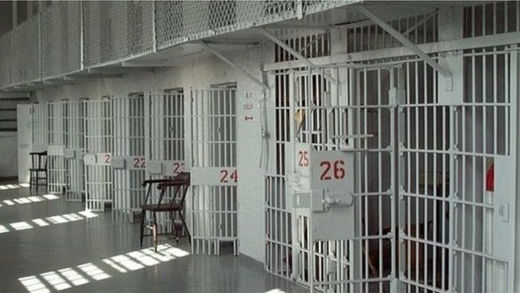Miratohet amnistia penale, 466 të dënuar lirohen menjëherë/ Kategoritë që përfitojnë ulje dënimi dhe pushim të hetimeve