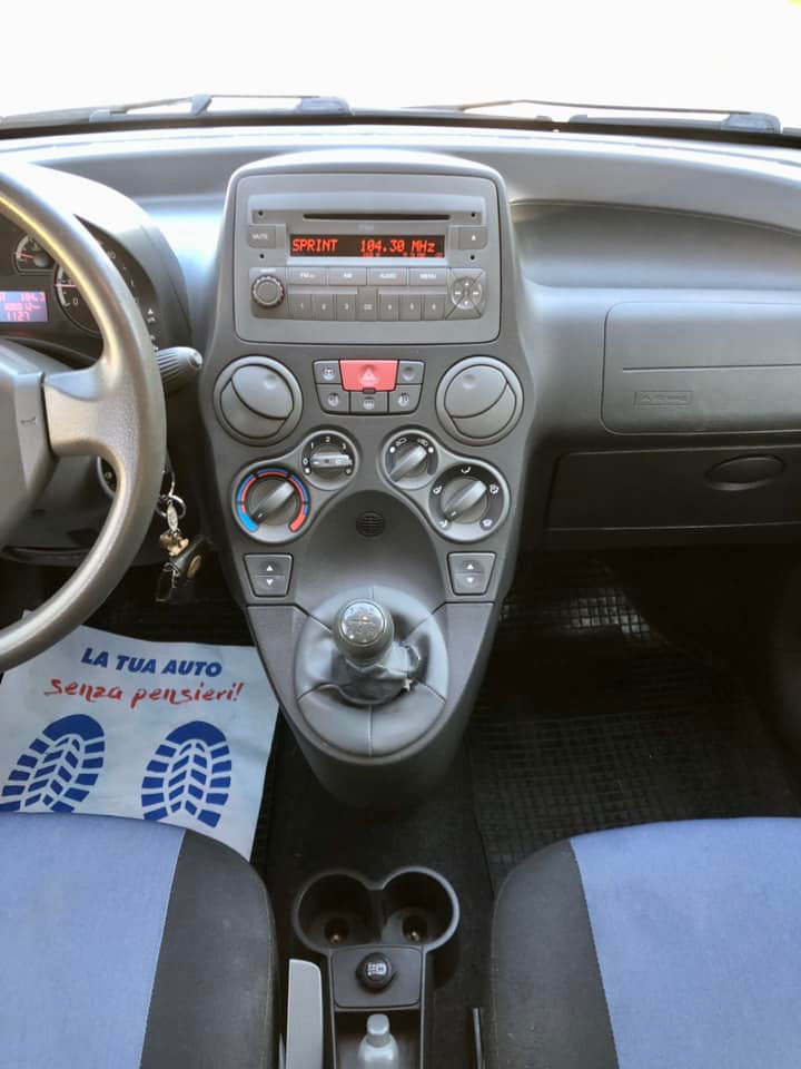 Miniatura: Fiat Panda 1.3 MULTIJET 75CV16V Dynamic-2012