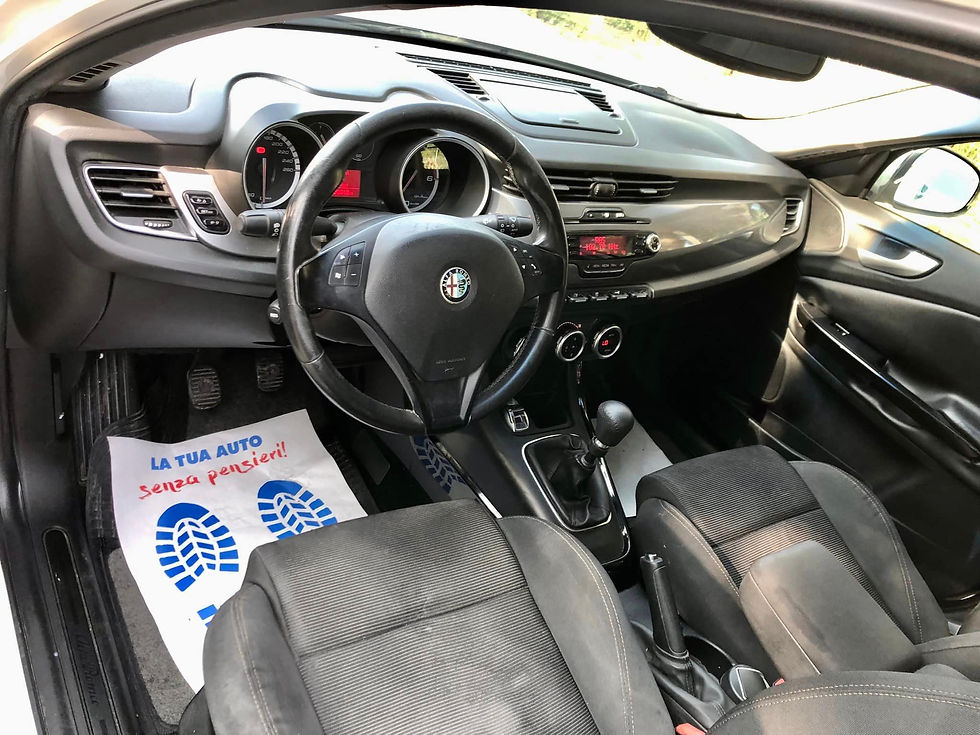 Miniatura: Alfa Romeo Giulietta 2.0 JTDm-2 140 CV Distinctive-2011