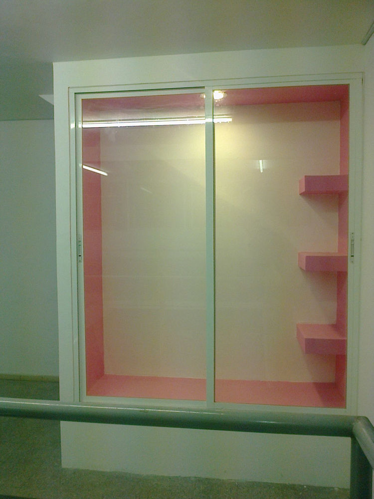 Paneles de yeso, concreto y plafones reticulares