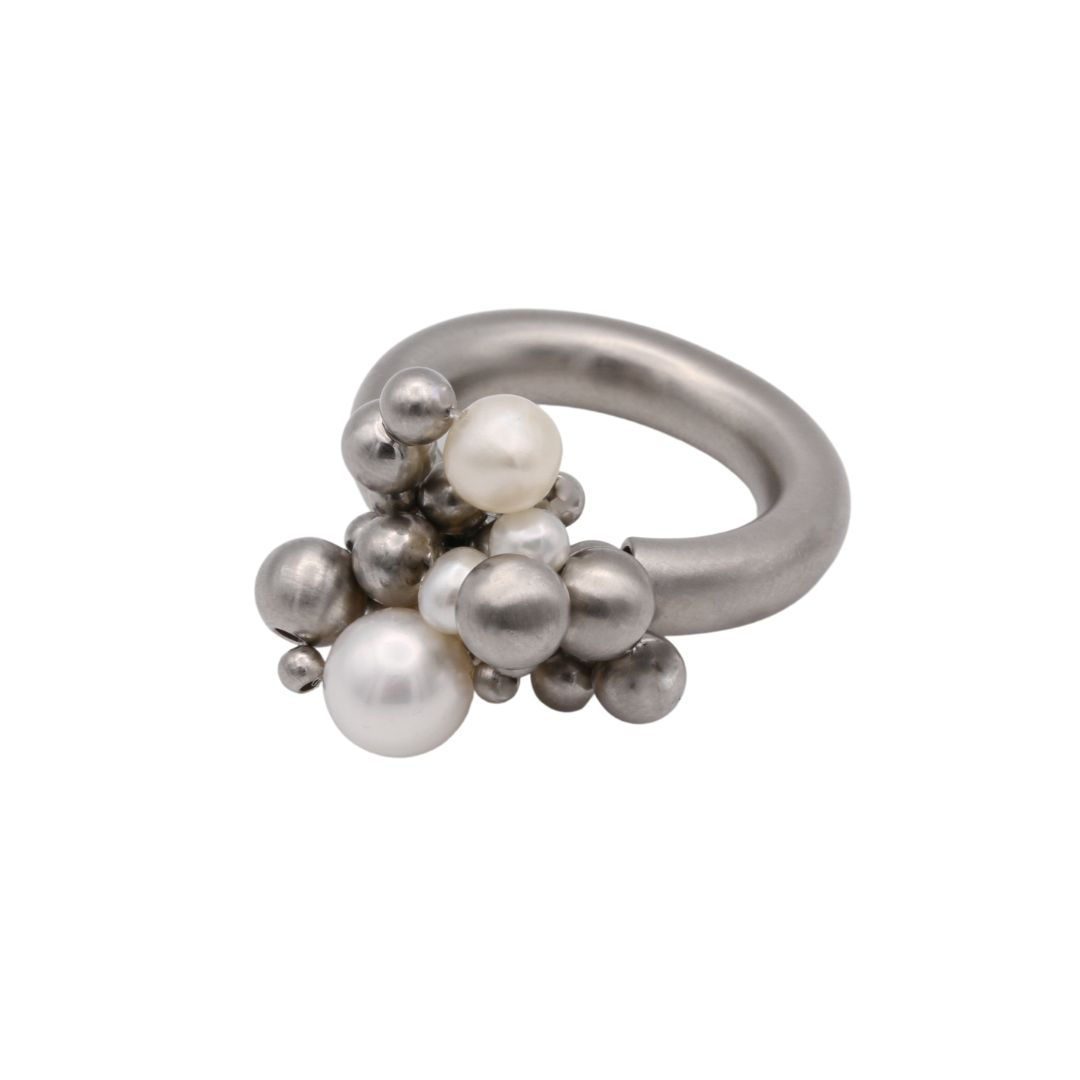 Atmosphere pearl ring