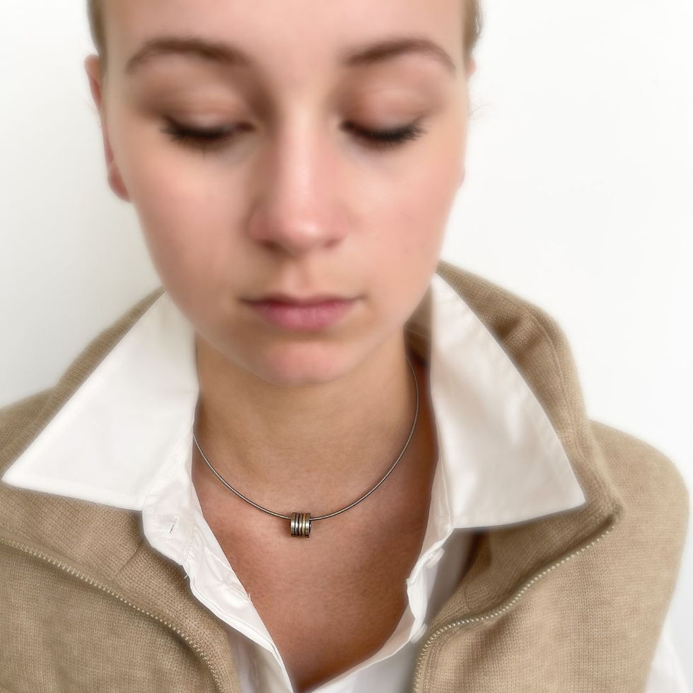 Thumbnail: B-Bolt pendant gold