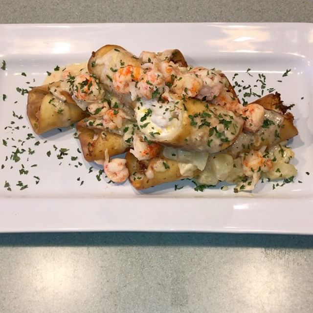 Just made these cheesy lobster taquitos topped with a langustino chowder and parsley 😝😝 #lasvegas