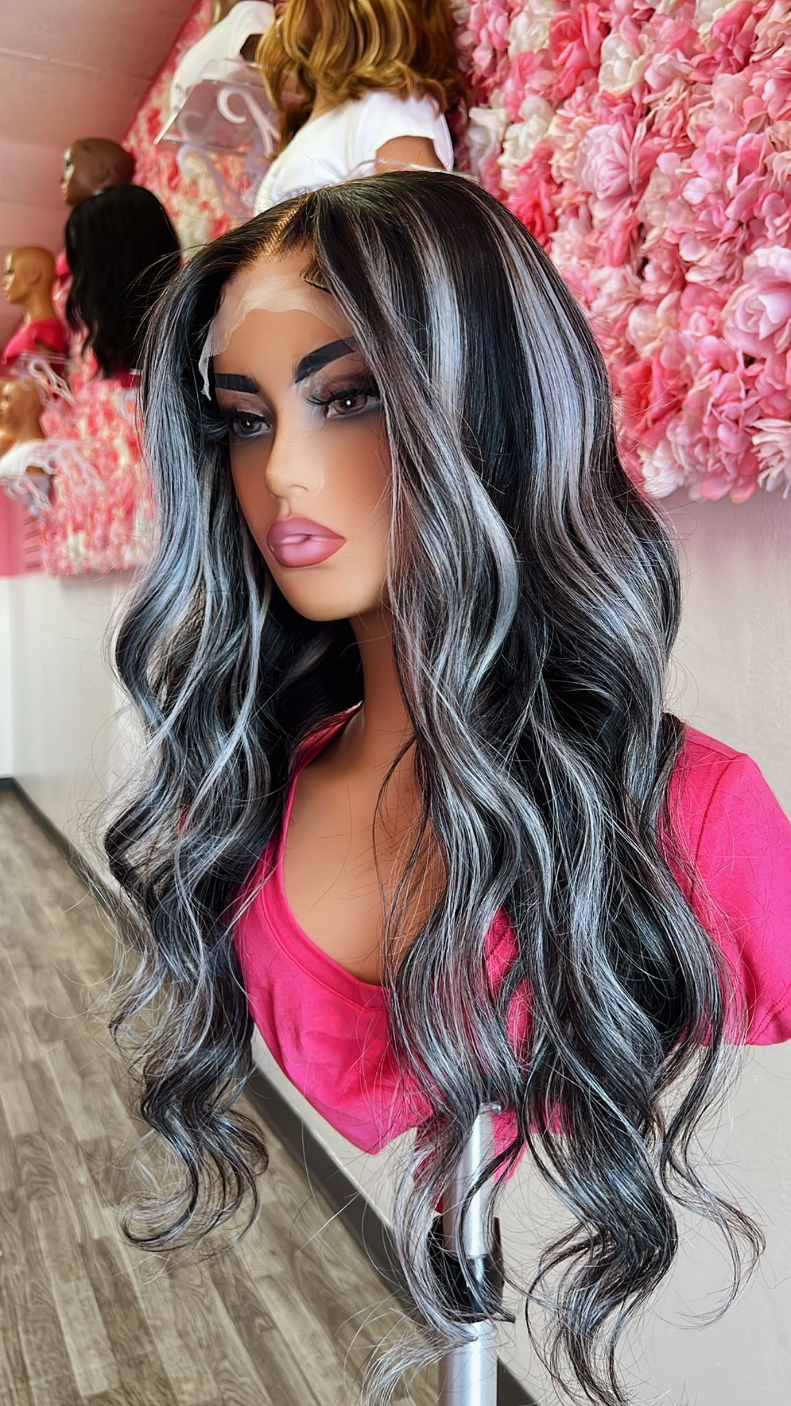 Nya 24” closure long highlighted grey wig