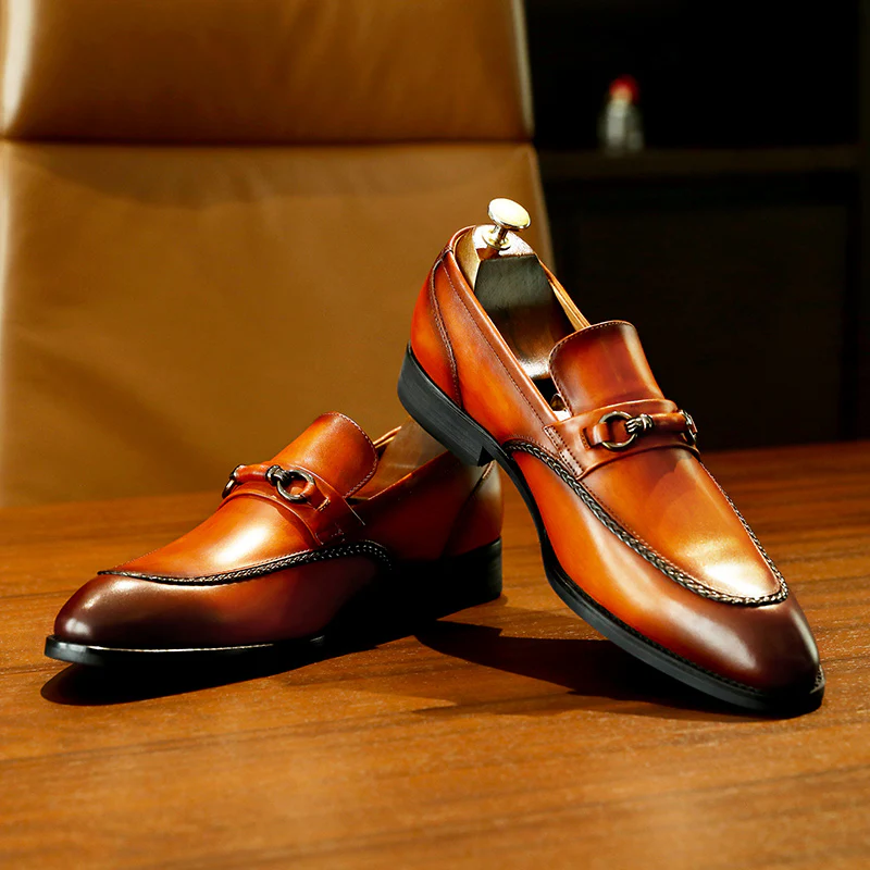 dress shoes for men are suitable for a variety of occasions, such as business meetings, weddings, parties, etc.