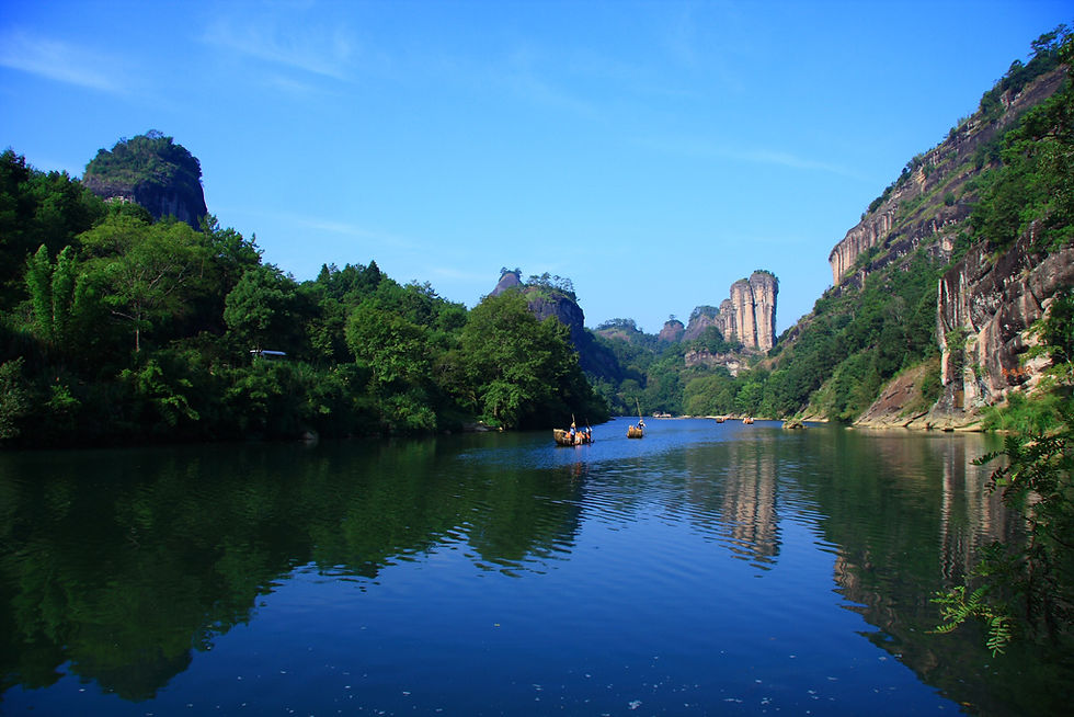 Rafters on the Nine-bend River, Wuyi Mountains. 