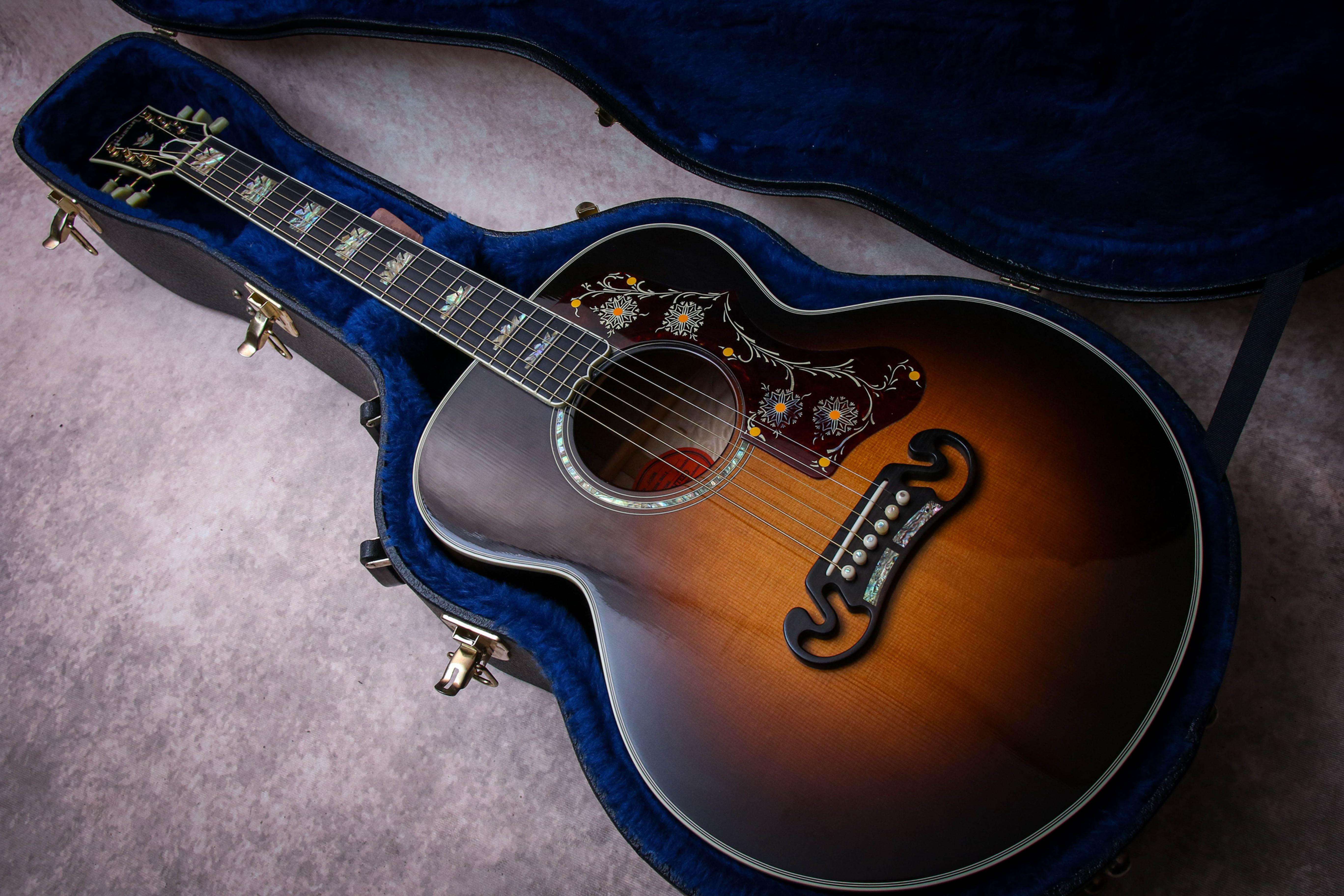 GIBSON USA Custom Shop J-200m Ultimate Quilt "Three Tone + Ebony" (2007)