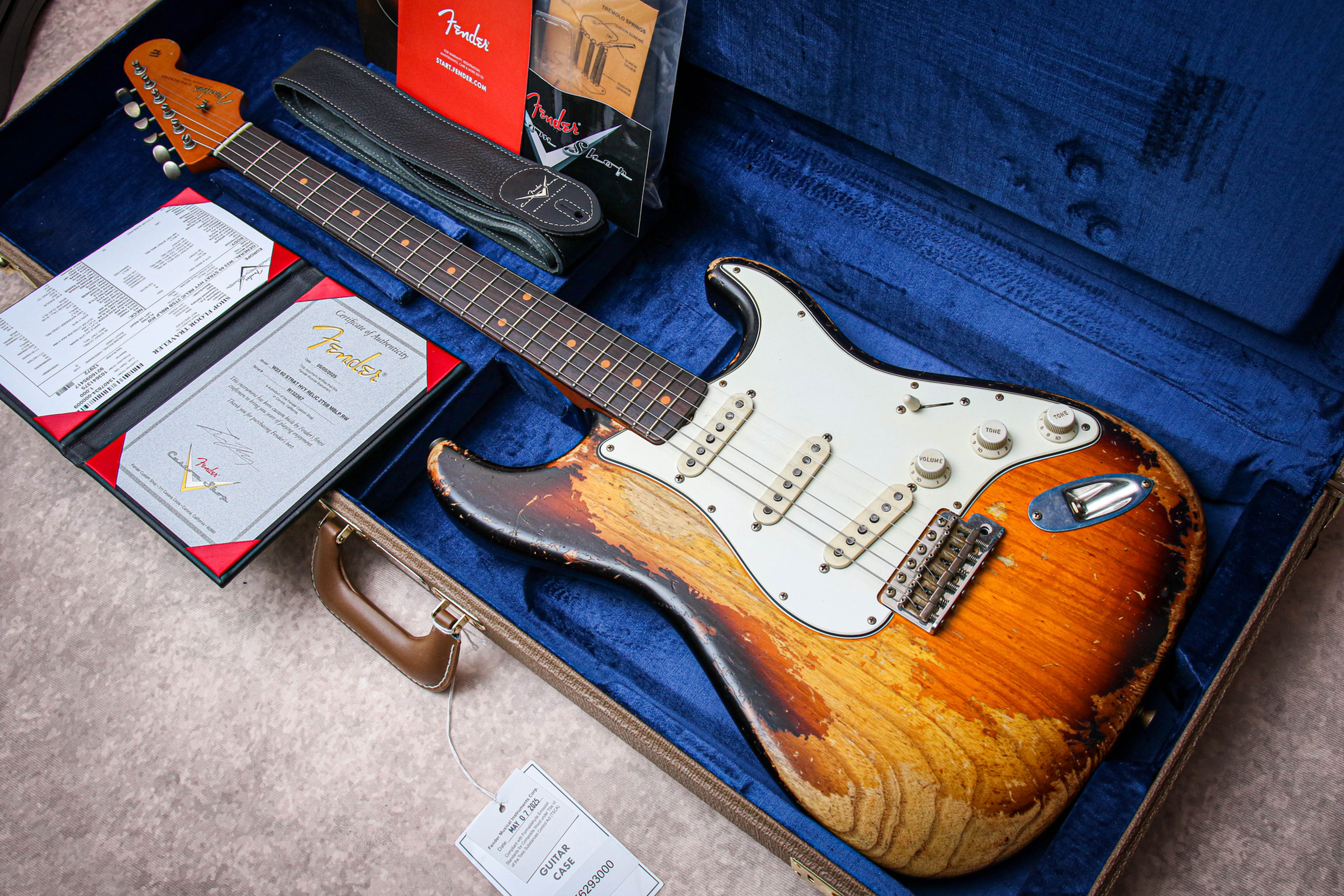 FENDER USA Masterbuilt 60's Reissue Stratocaster Hvy Relic *Levi Perry Two Tone
