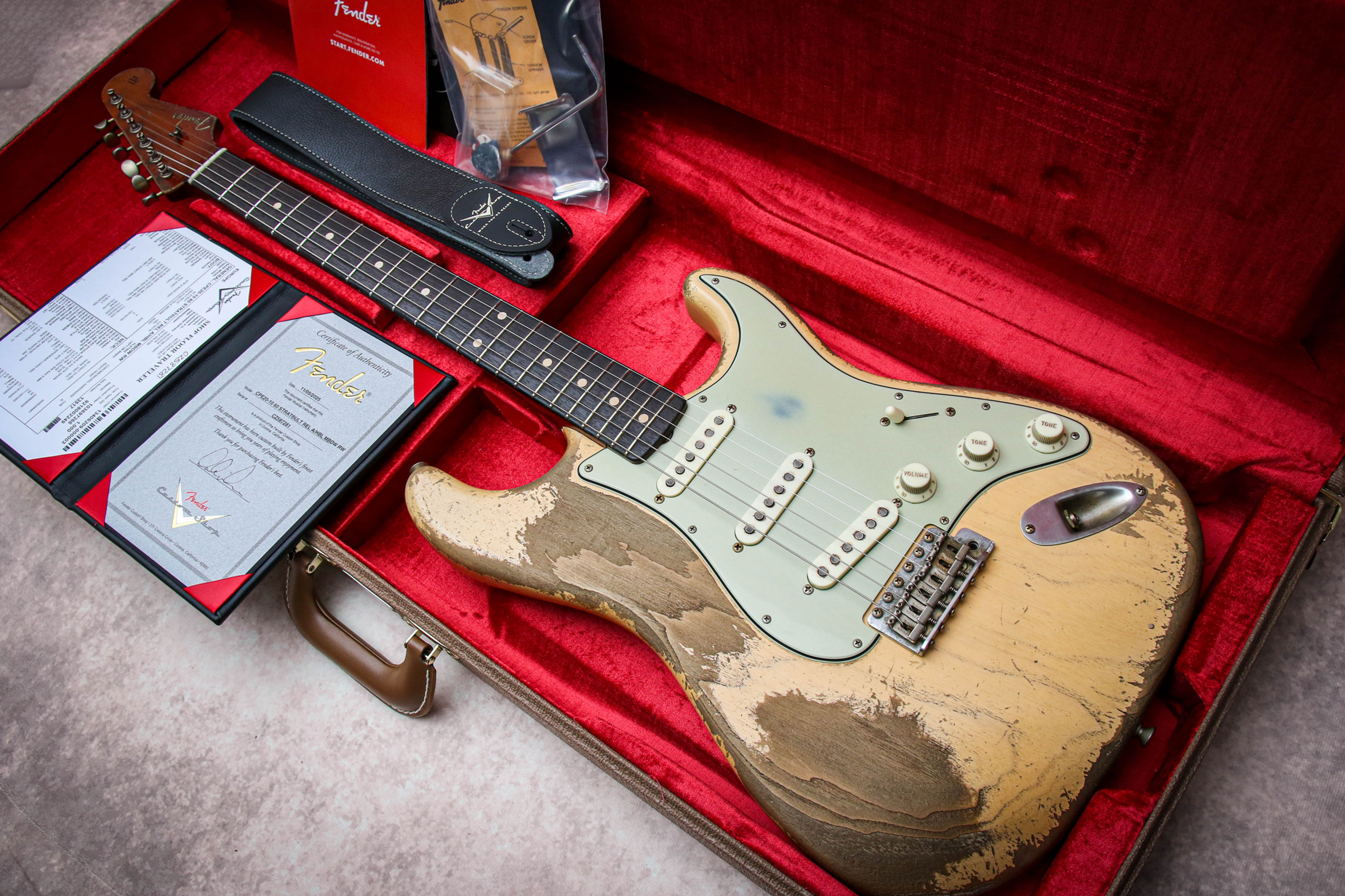 FENDER USA CS Masterbuilt 60's Reissue Stratocaster Ultra Relic *Dale Wilson