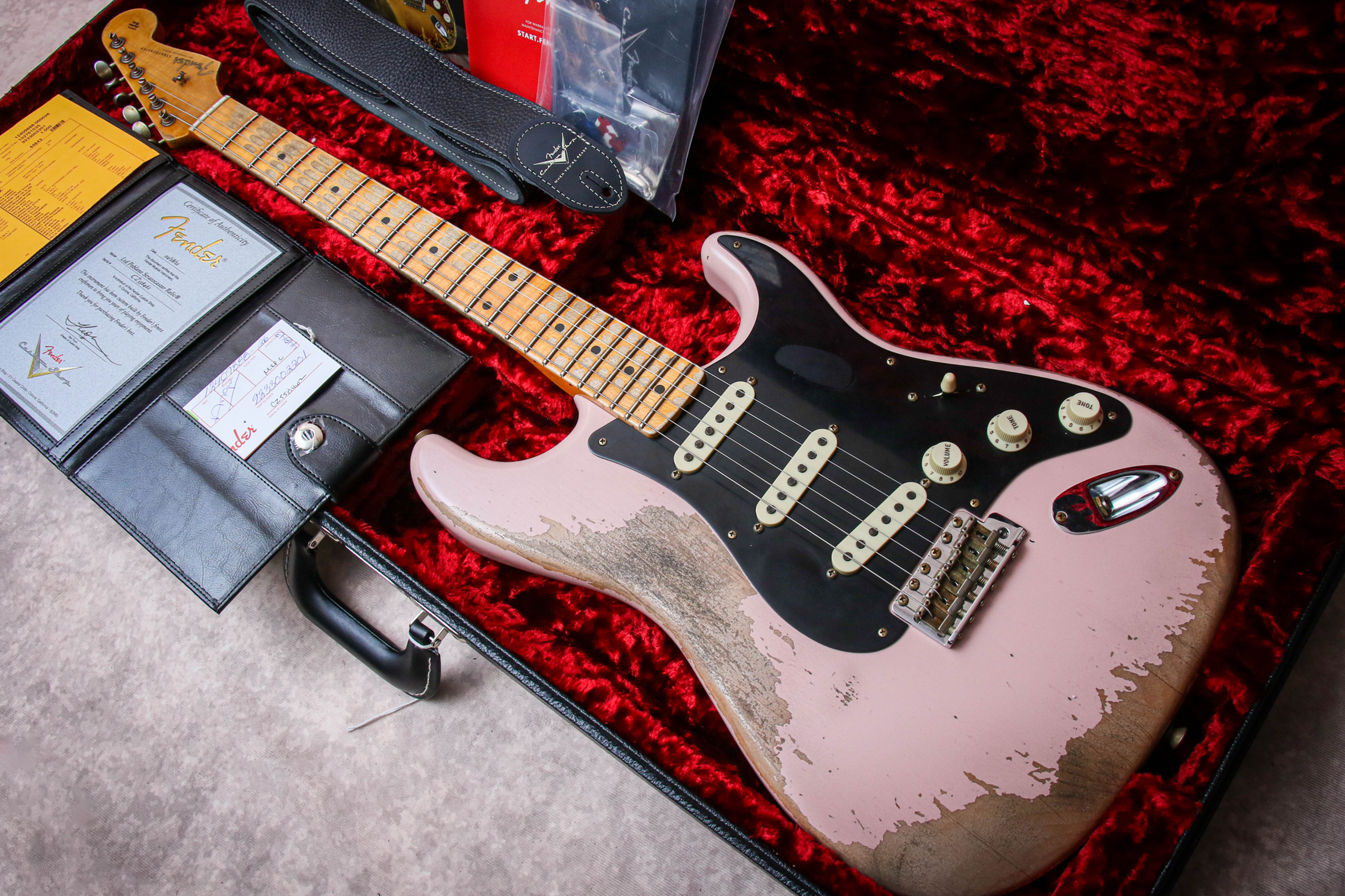 FENDER USA Custom Shop LTD Poblano Stratocaster Super Hvy Relic " Shell Pink"