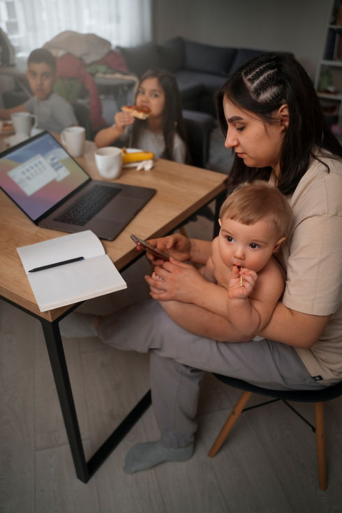 madre-de-tiro-completo-con-ninos-en-casa.jpg